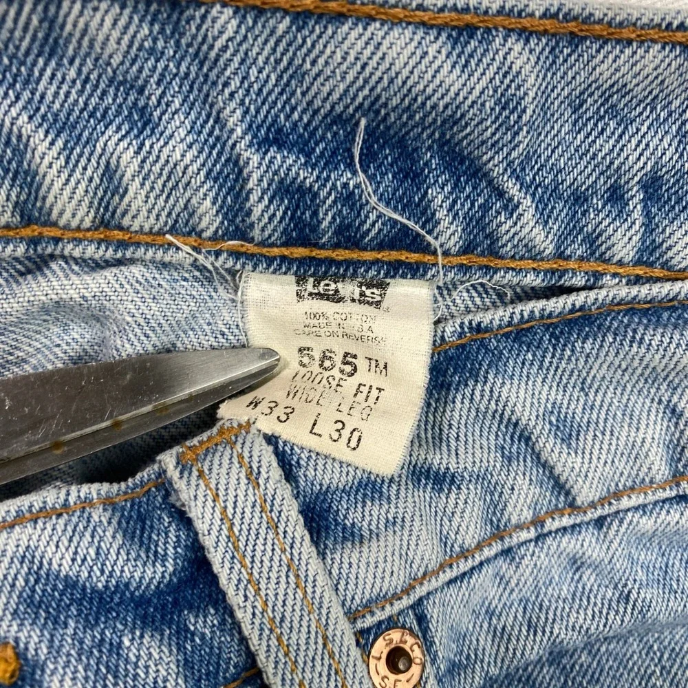 Vintage Levis 565 Loose Fit Wide Leg Jeans Light Wash Blue Mens 33x30 USA Made